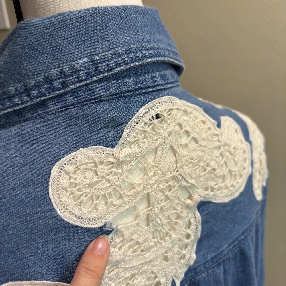 PTNY Denim Shirt Lace Applique Rose Accents Western Blouse‎ Size Large 90s